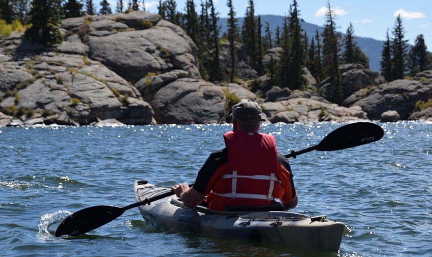 Canoë/Kayak : les meilleures techniques de pagaie pour l’eau calme et le slalom