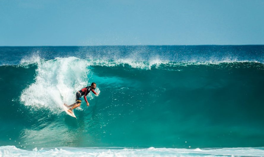 Surf : conseils pour améliorer votre technique et lire les vagues comme un pro